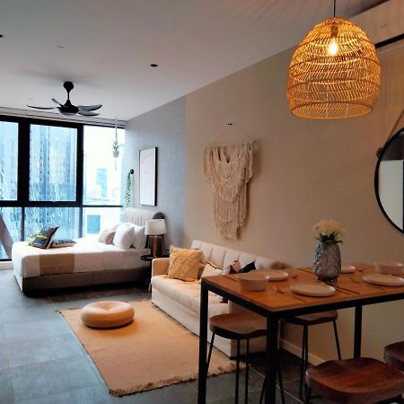 Scarletz Suites Klcc I Homebrickz Kuala Lumpur Exterior photo